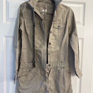 Women’s Size 10 Logg khaki Dress with belt